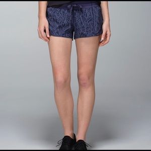 LULULEMON hotty hot short size 2